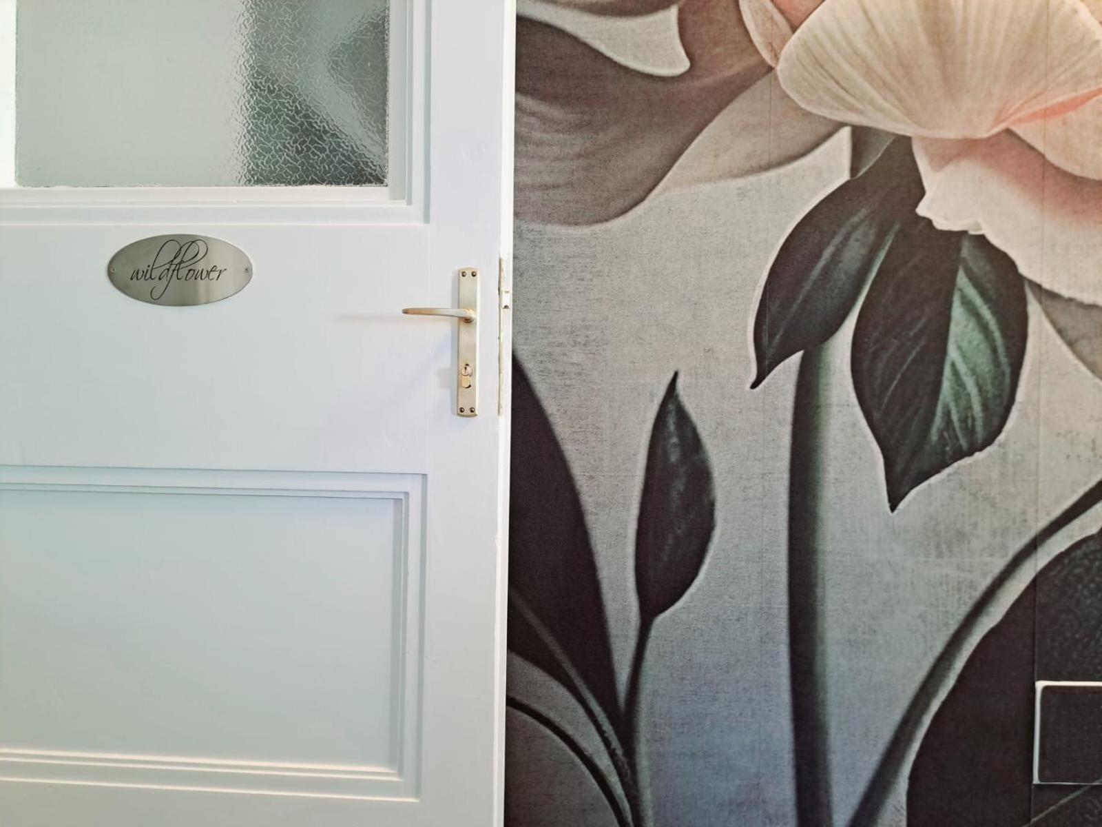 Apartment Wildflower In Privatvilla Im Herzen Merans Buitenkant foto