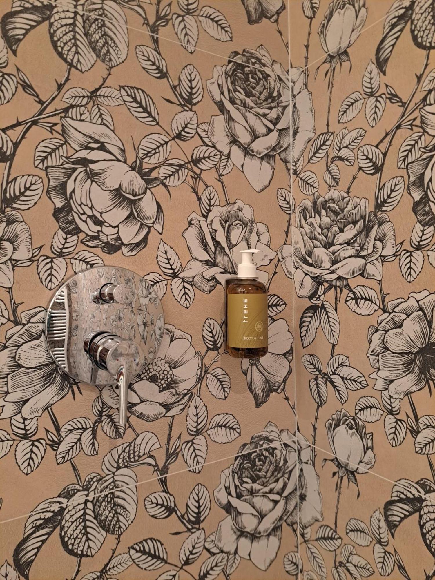 Apartment Wildflower In Privatvilla Im Herzen Merans Buitenkant foto