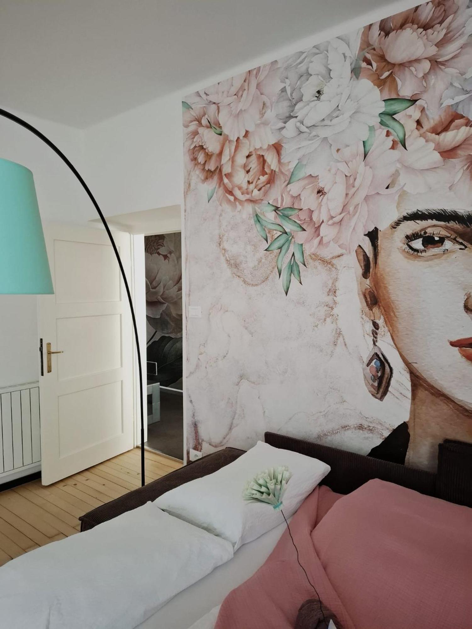 Apartment Wildflower In Privatvilla Im Herzen Merans Buitenkant foto