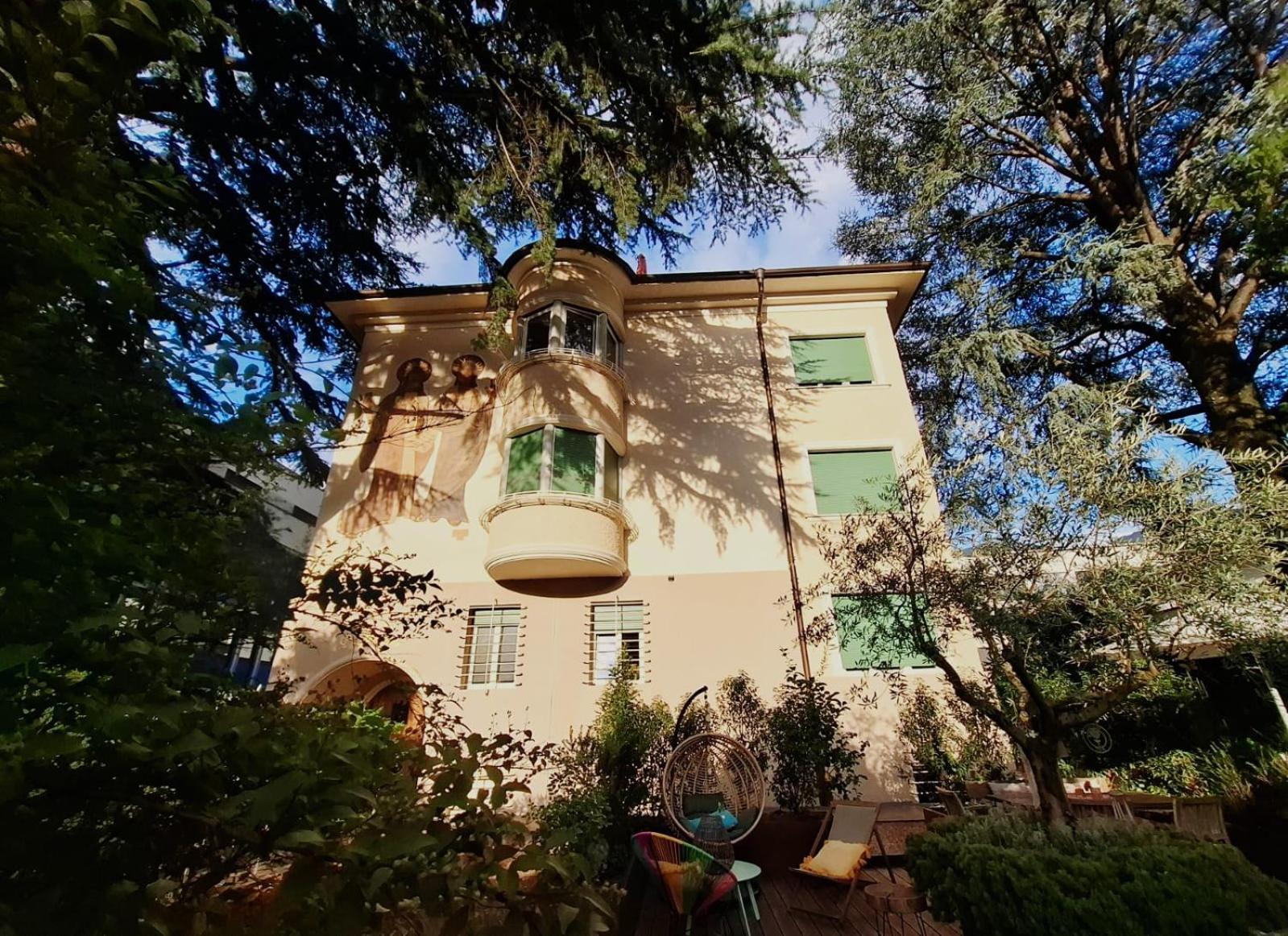 Apartment Wildflower In Privatvilla Im Herzen Merans Buitenkant foto